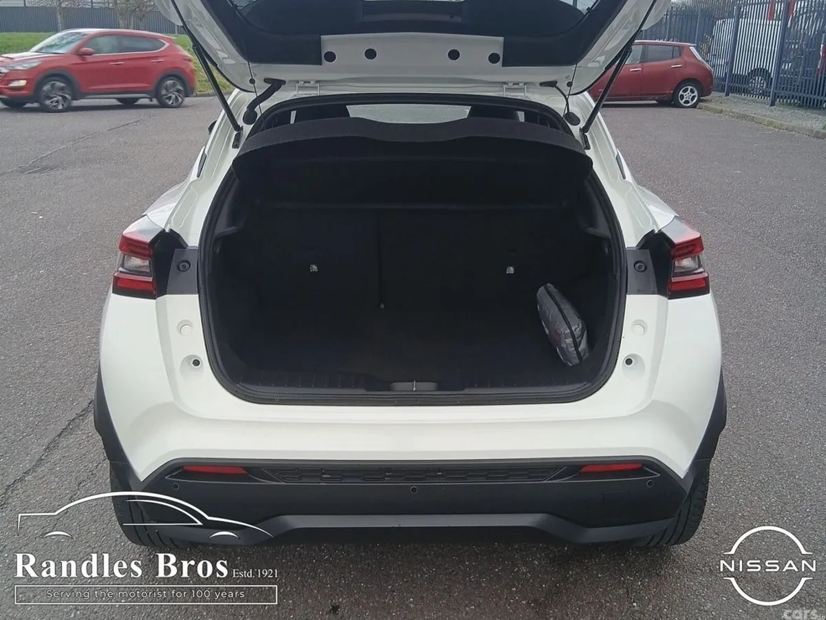 Nissan Juke SUV, Petrol Hybrid, 2024, White