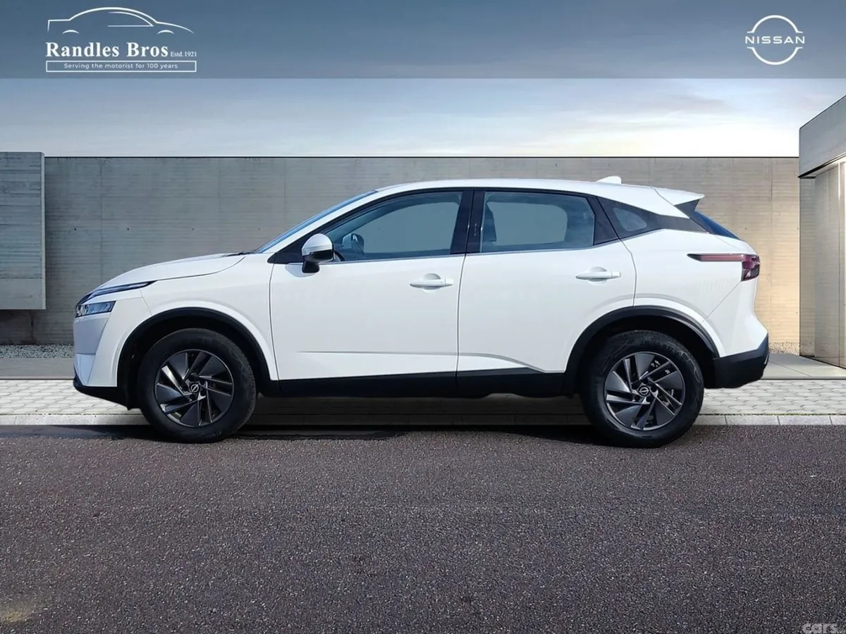 Nissan Qashqai MPV, Petrol, 2025, White