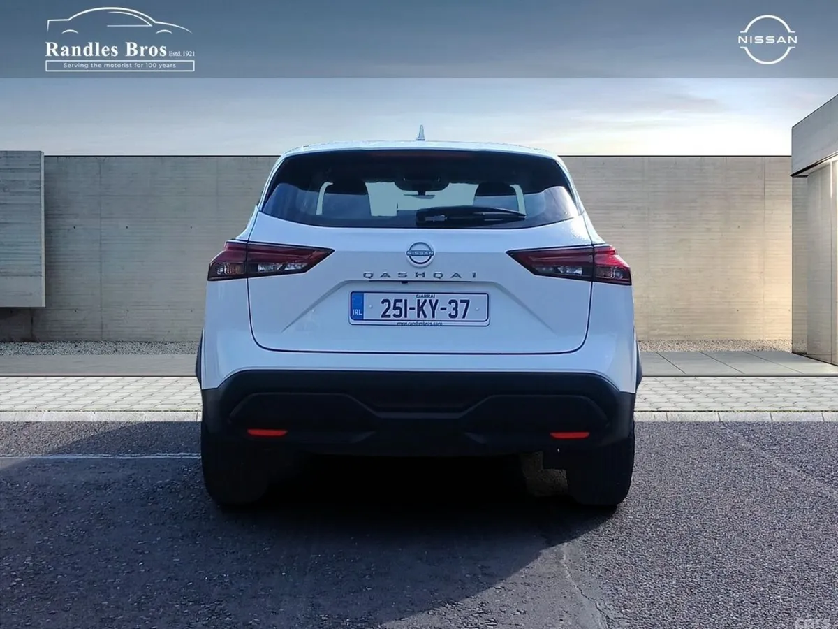 Nissan Qashqai MPV, Petrol, 2025, White