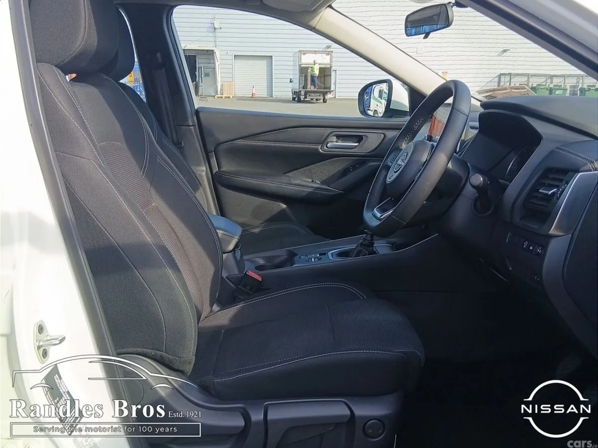 Nissan Qashqai MPV, Petrol, 2025, White