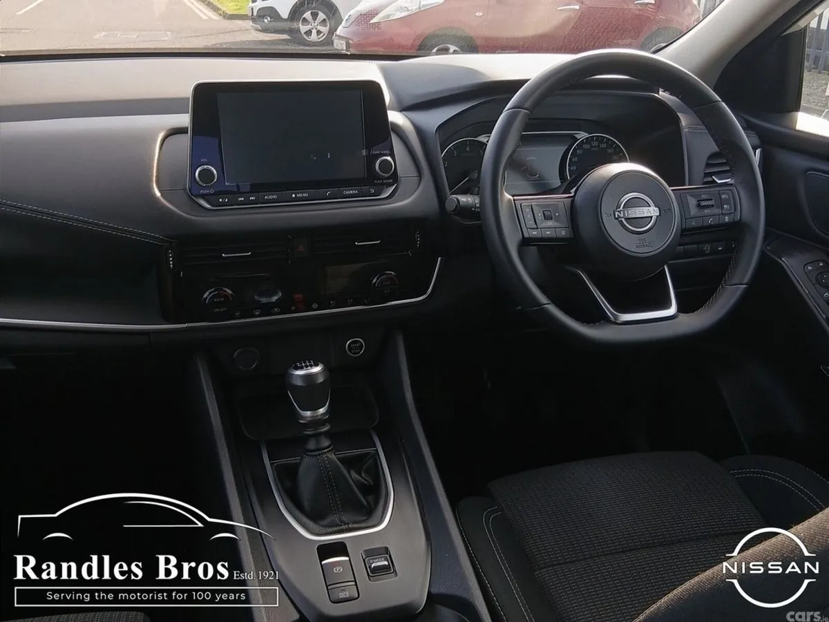Nissan Qashqai MPV, Petrol, 2025, White