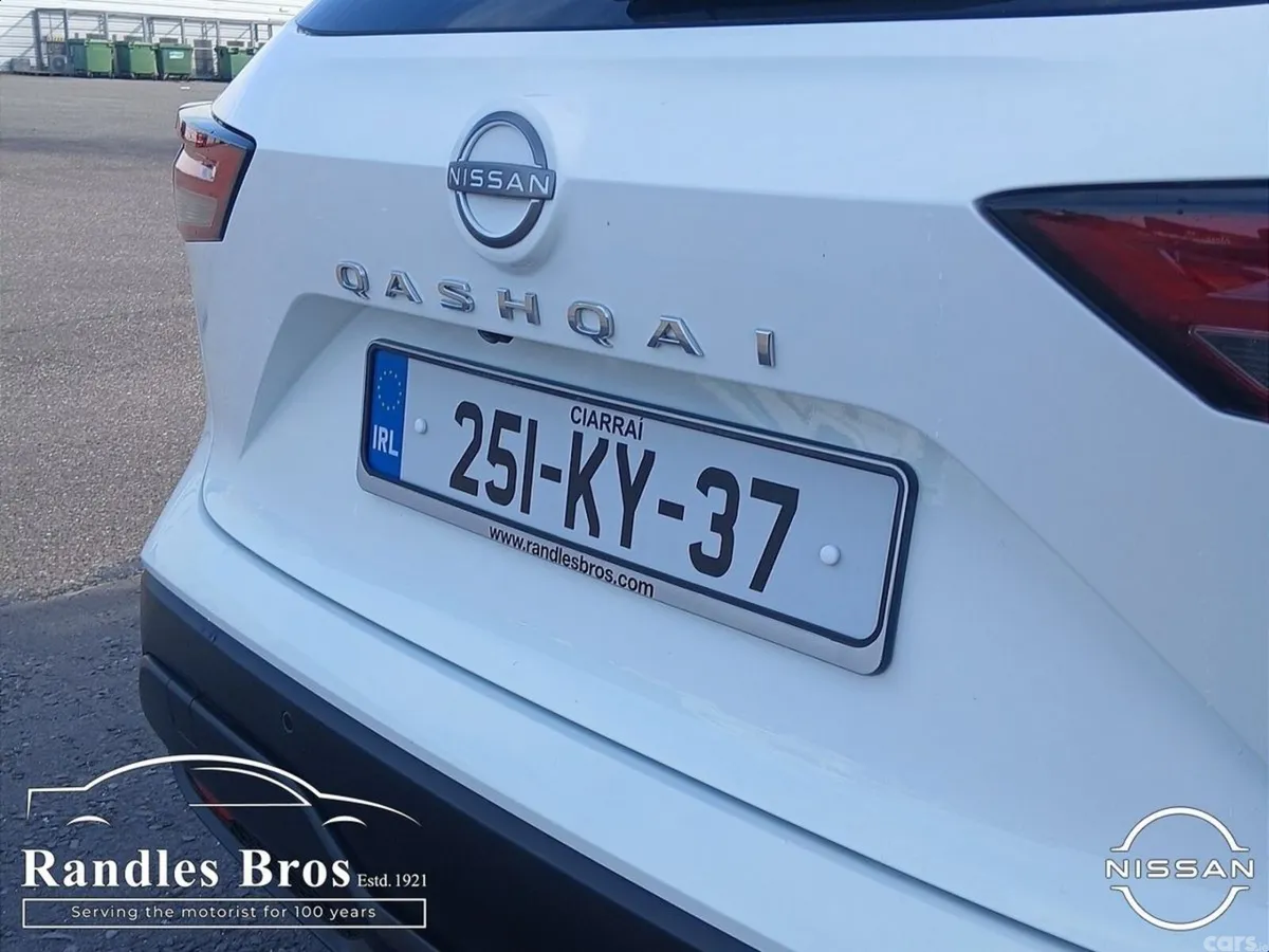 Nissan Qashqai MPV, Petrol, 2025, White