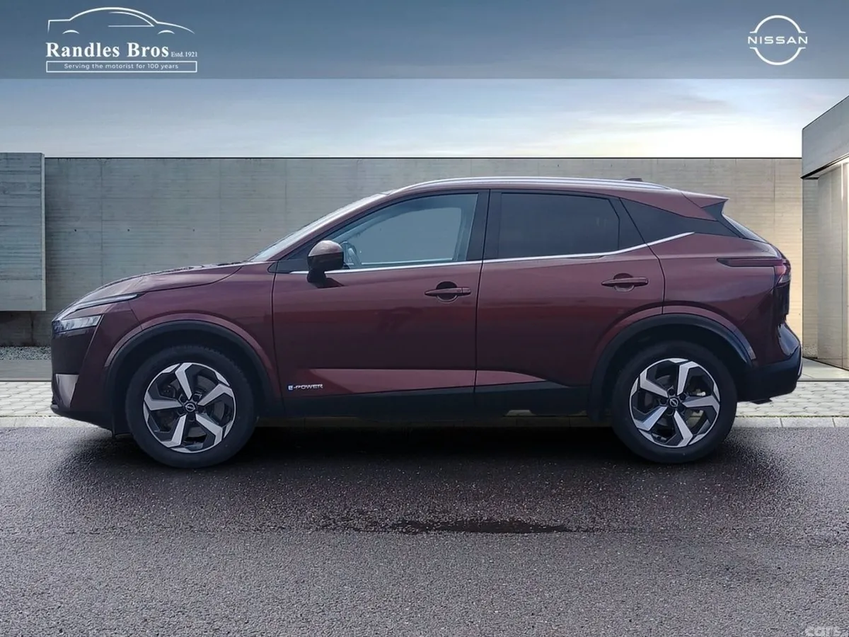 Nissan Qashqai MPV, Petrol Hybrid, 2023, Red