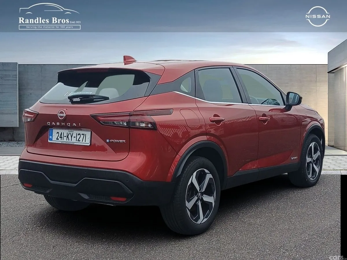 Nissan Qashqai MPV, Petrol, 2024, Red