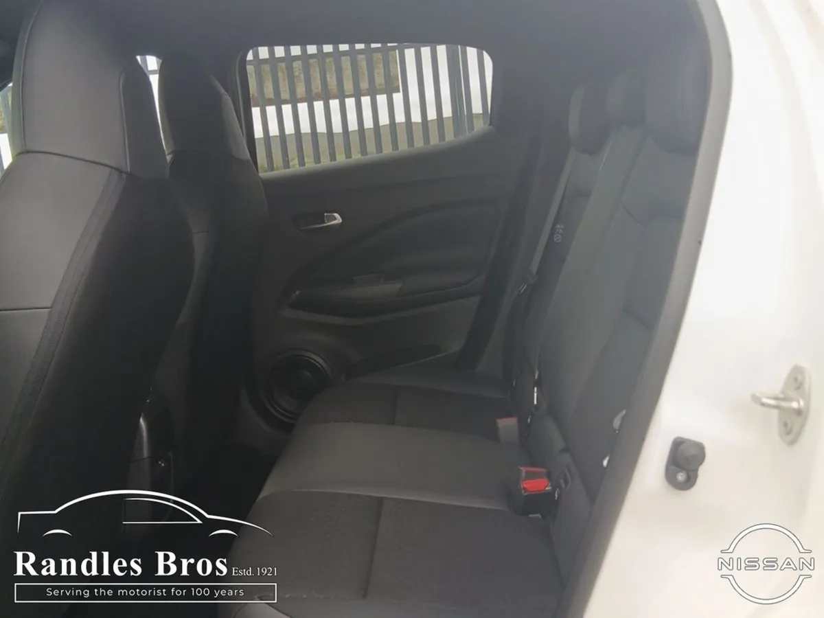 Nissan Juke SUV, Petrol Hybrid, 2024, White
