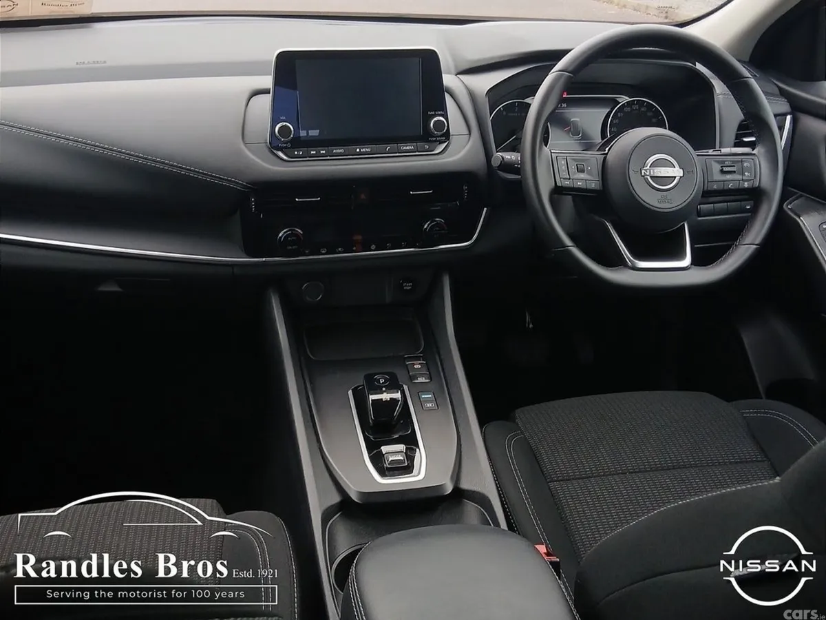 Nissan Qashqai MPV, Petrol, 2024, Red