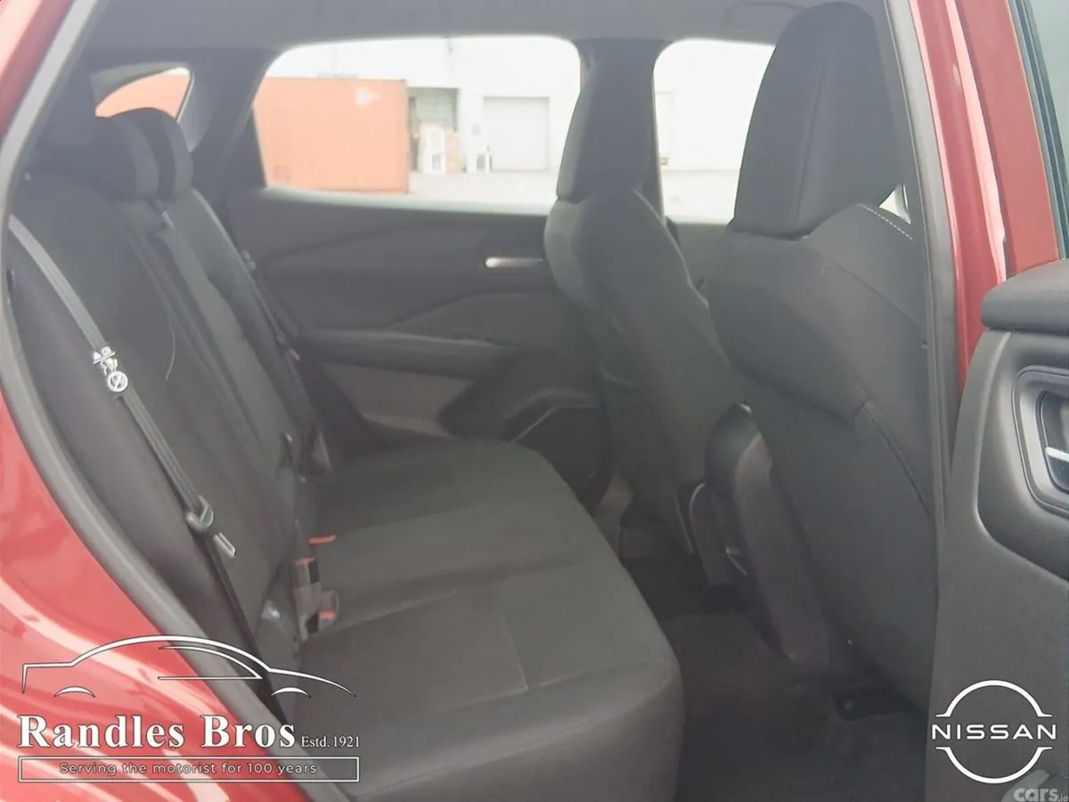 Nissan Qashqai MPV, Petrol, 2024, Red