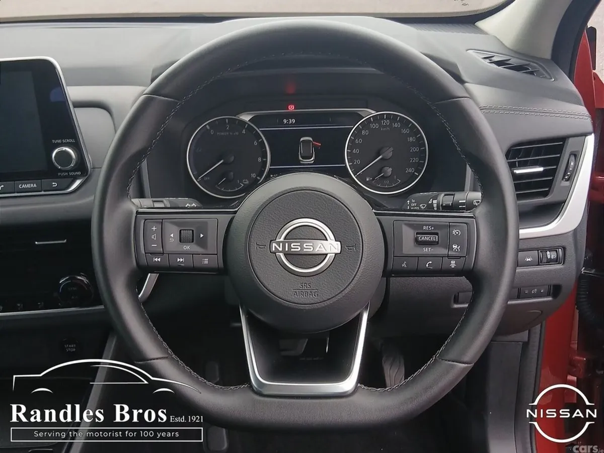 Nissan Qashqai MPV, Petrol, 2024, Red