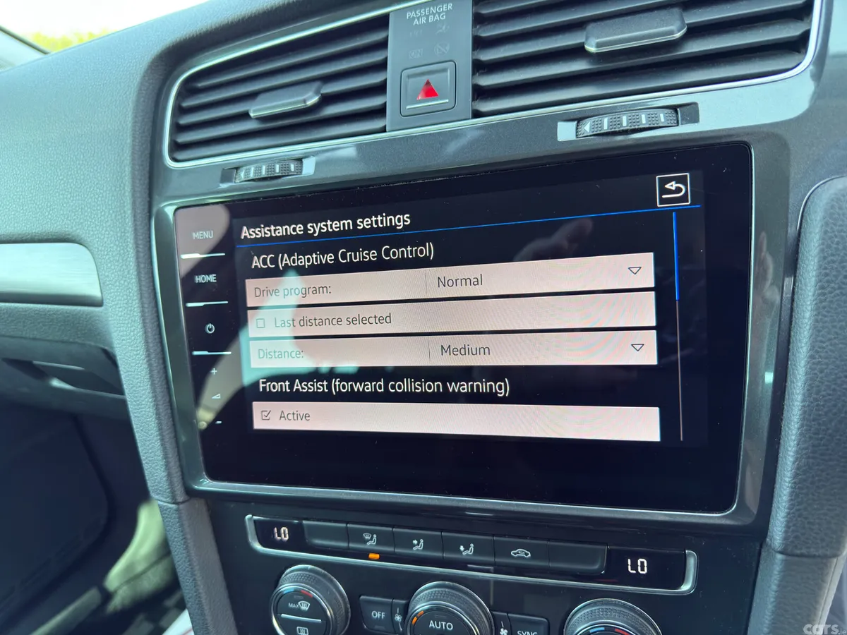 Volkswagen Golf Estate, Petrol, 2017, White