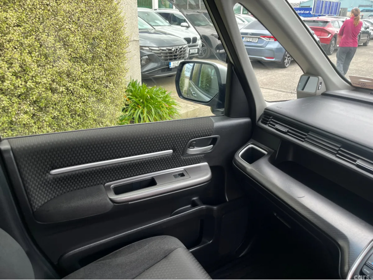Honda Stepwagon MPV, Petrol Hybrid, 2019, Silver