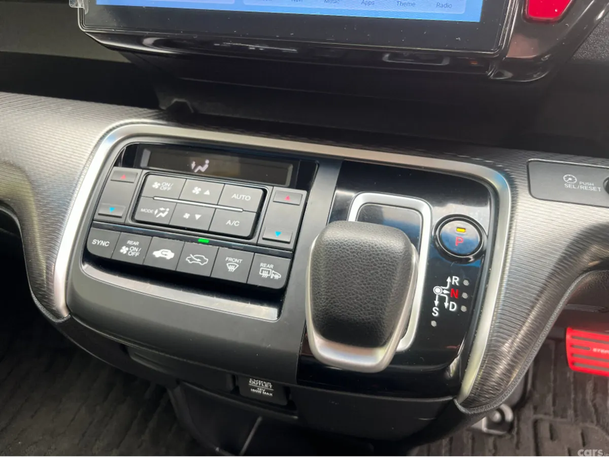 Honda Stepwagon MPV, Petrol Hybrid, 2019, Silver