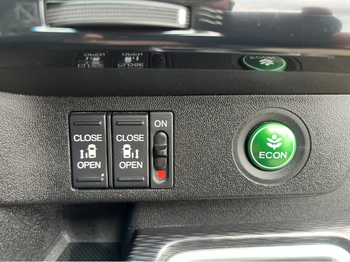 Honda Stepwagon MPV, Petrol Hybrid, 2019, Silver