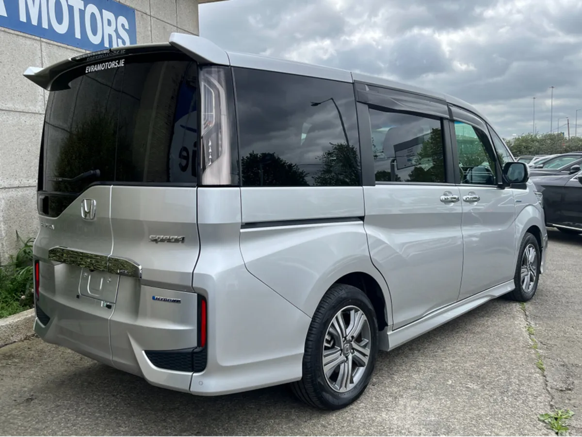 Honda Stepwagon MPV, Petrol Hybrid, 2019, Silver