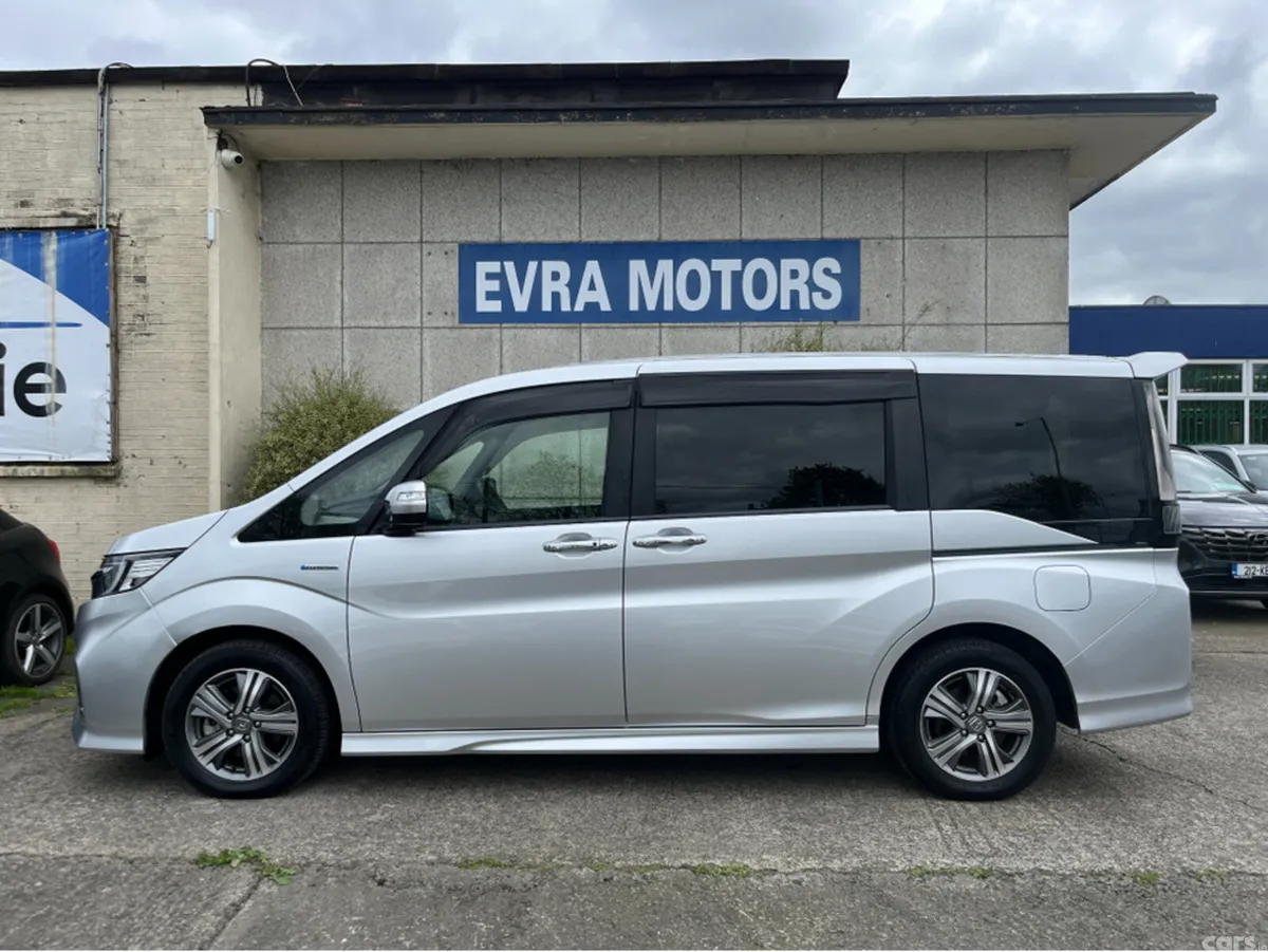Honda Stepwagon MPV, Petrol Hybrid, 2019, Silver