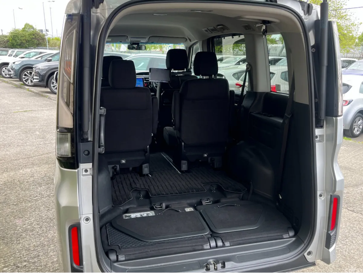 Honda Stepwagon MPV, Petrol Hybrid, 2019, Silver