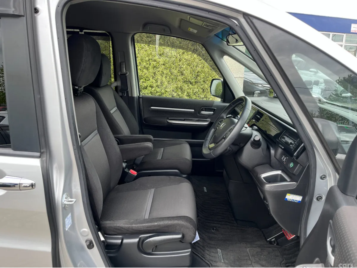 Honda Stepwagon MPV, Petrol Hybrid, 2019, Silver