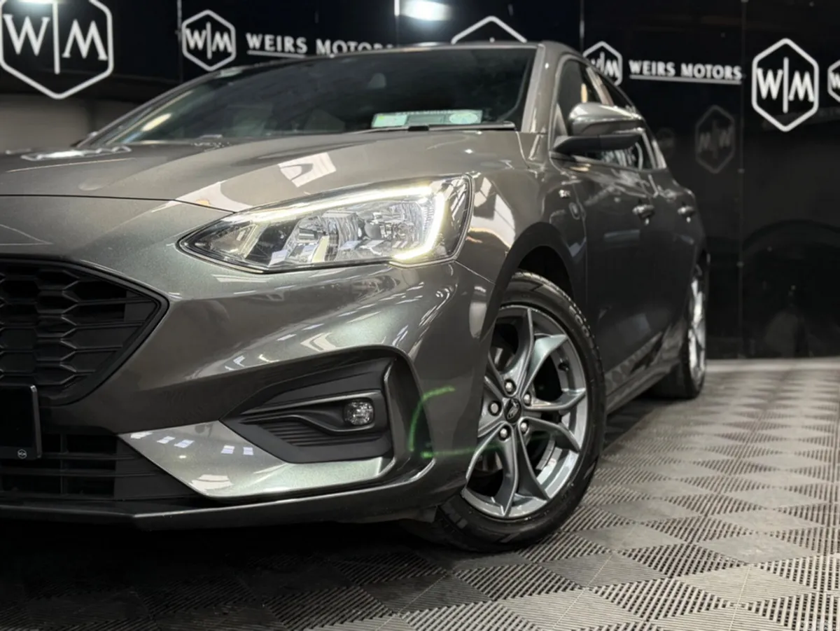 Ford Focus Hatchback, Petrol, 2019, Grey