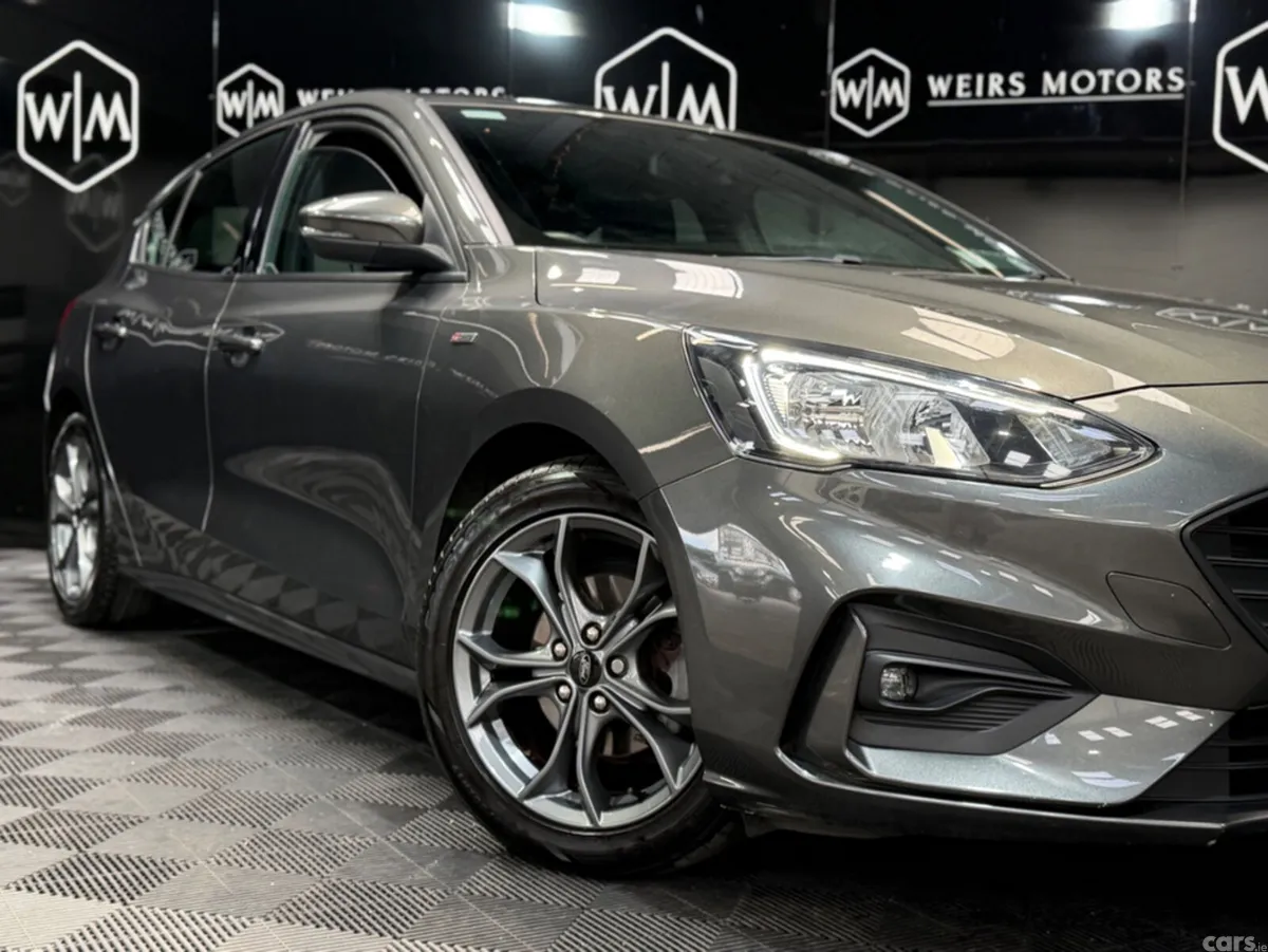 Ford Focus Hatchback, Petrol, 2019, Grey