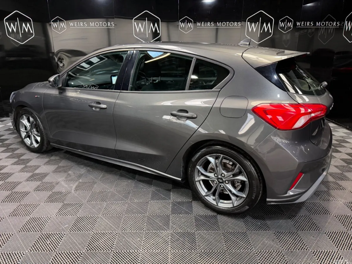 Ford Focus Hatchback, Petrol, 2019, Grey