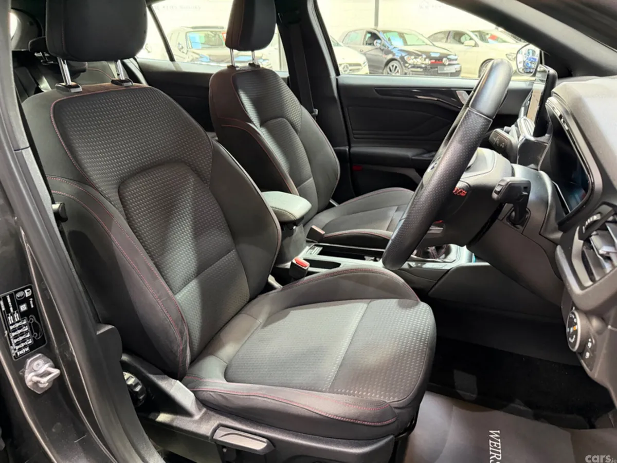 Ford Focus Hatchback, Petrol, 2019, Grey