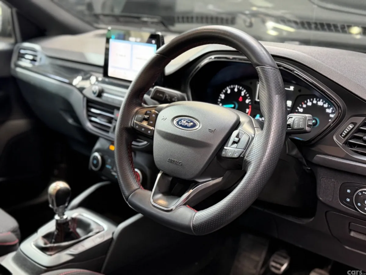 Ford Focus Hatchback, Petrol, 2019, Grey