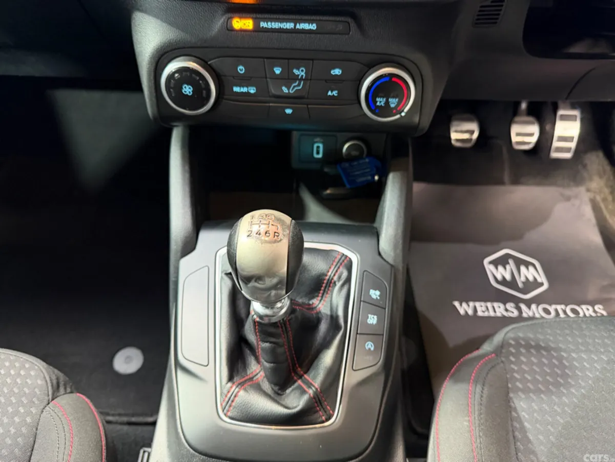 Ford Focus Hatchback, Petrol, 2019, Grey