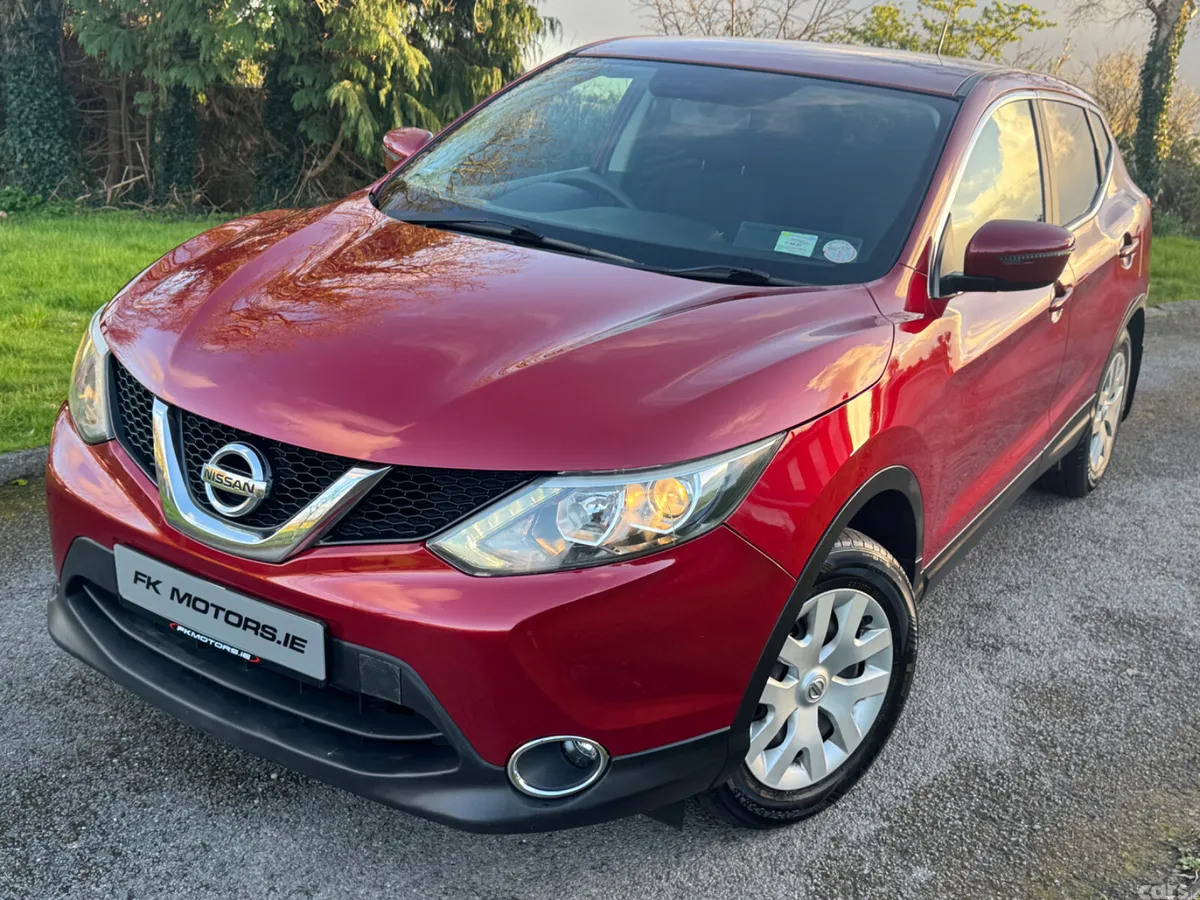 Nissan Qashqai Hatchback, Diesel, 2015, Red