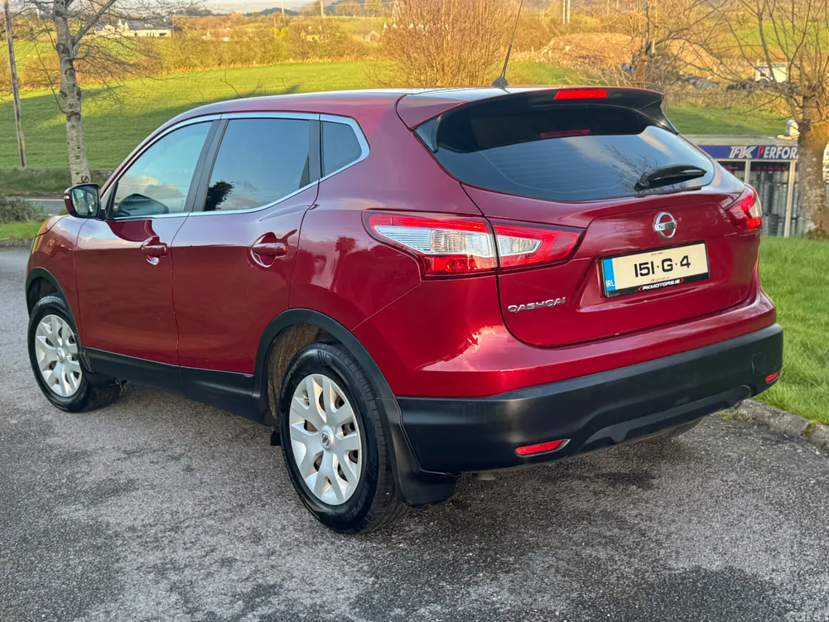 Nissan Qashqai Hatchback, Diesel, 2015, Red