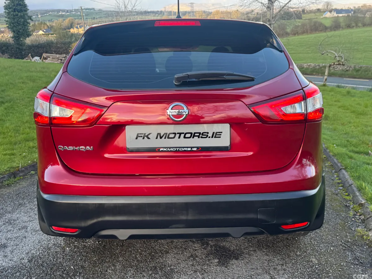 Nissan Qashqai Hatchback, Diesel, 2015, Red