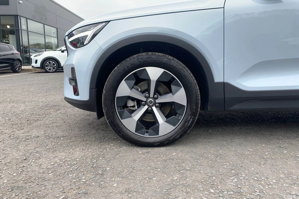Volvo XC40 SUV, Petrol Hybrid, 2025, Blue