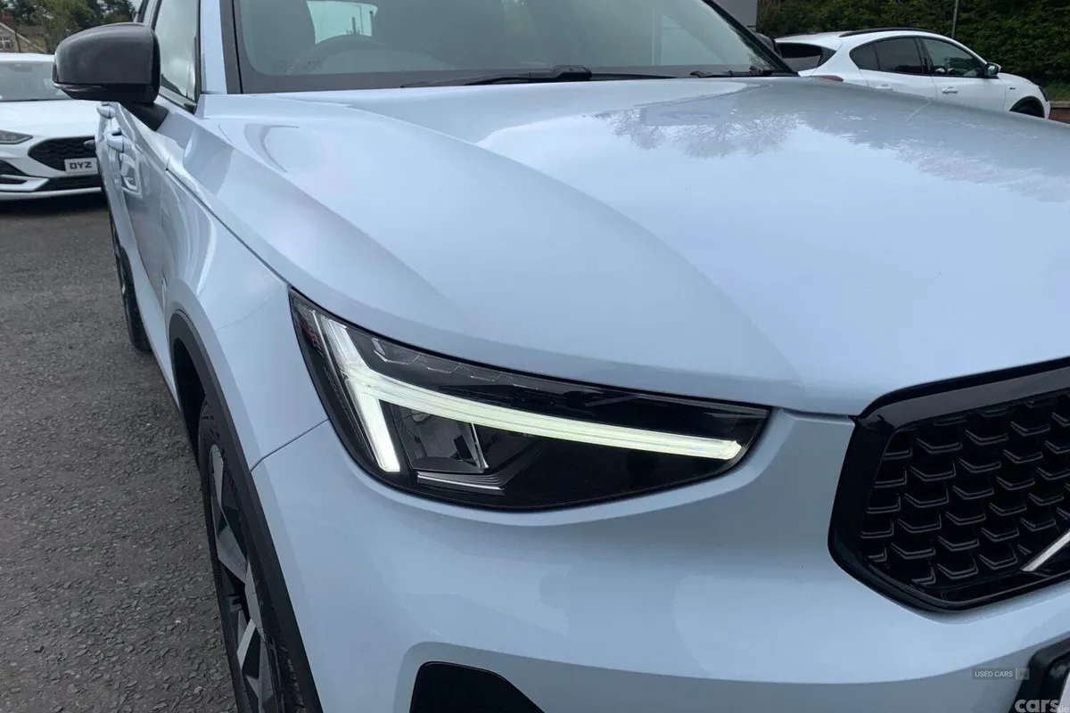 Volvo XC40 SUV, Petrol Hybrid, 2025, Blue