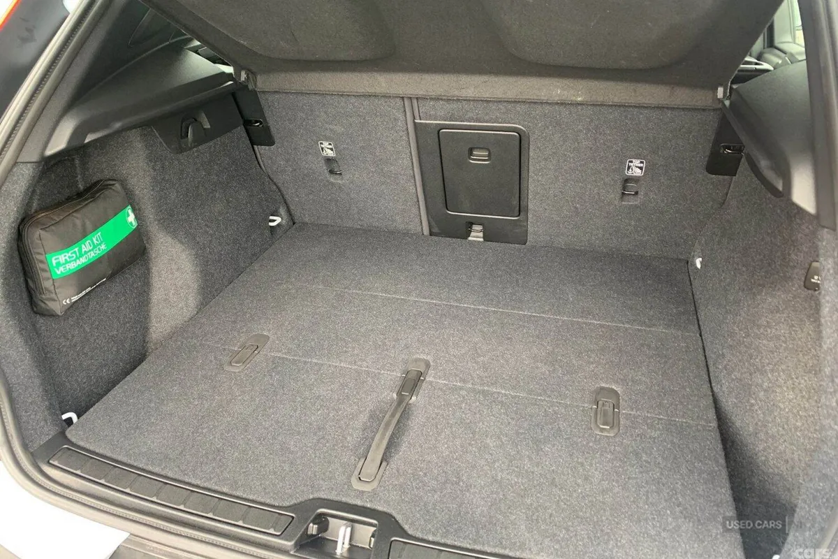 Volvo XC40 SUV, Petrol Hybrid, 2025, Blue