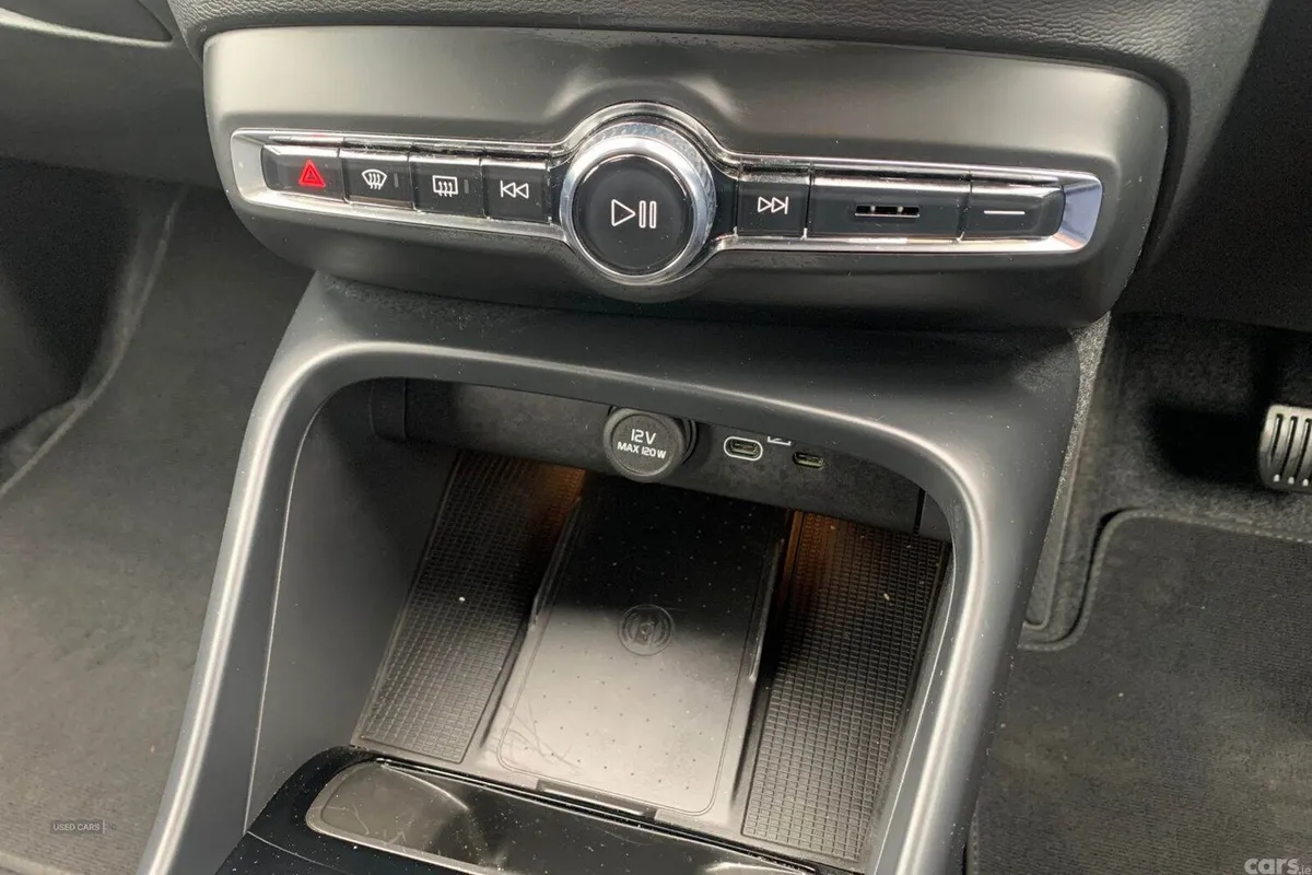 Volvo XC40 SUV, Petrol Hybrid, 2025, Blue