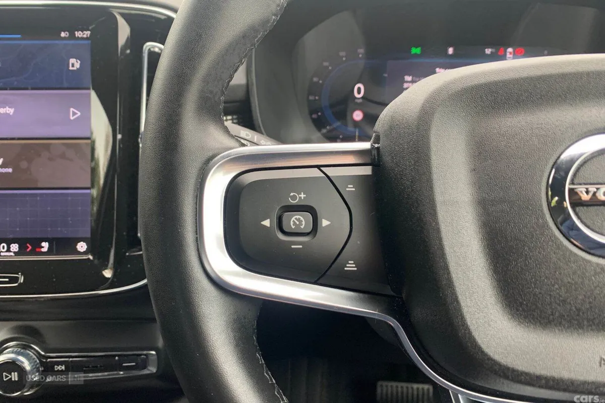 Volvo XC40 SUV, Petrol Hybrid, 2025, Blue