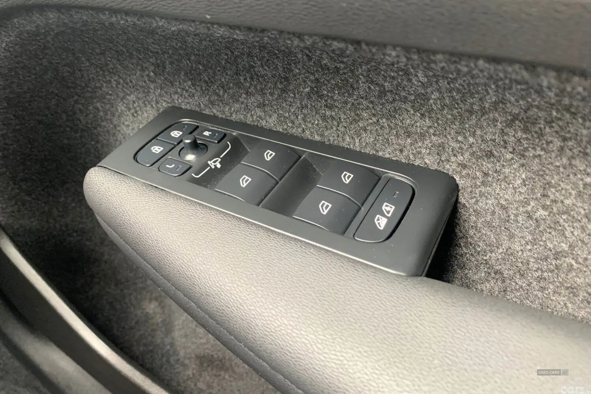 Volvo XC40 SUV, Petrol Hybrid, 2025, Blue
