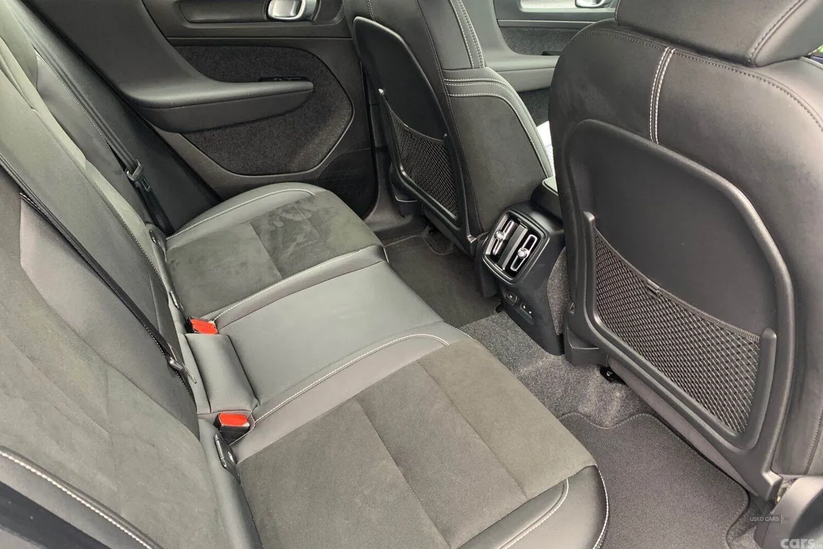 Volvo XC40 SUV, Petrol Hybrid, 2025, Blue
