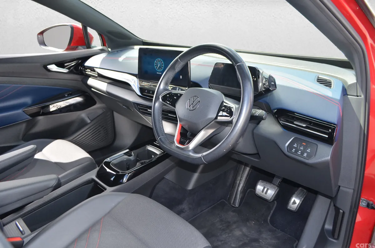 Volkswagen ID.4 Hatchback, Electric, 2022, Red