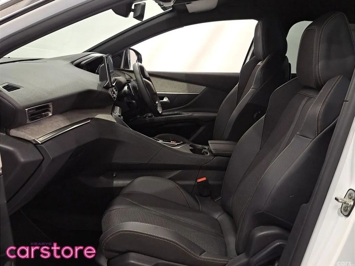 Peugeot 5008 MPV, Petrol Hybrid, 2024, White