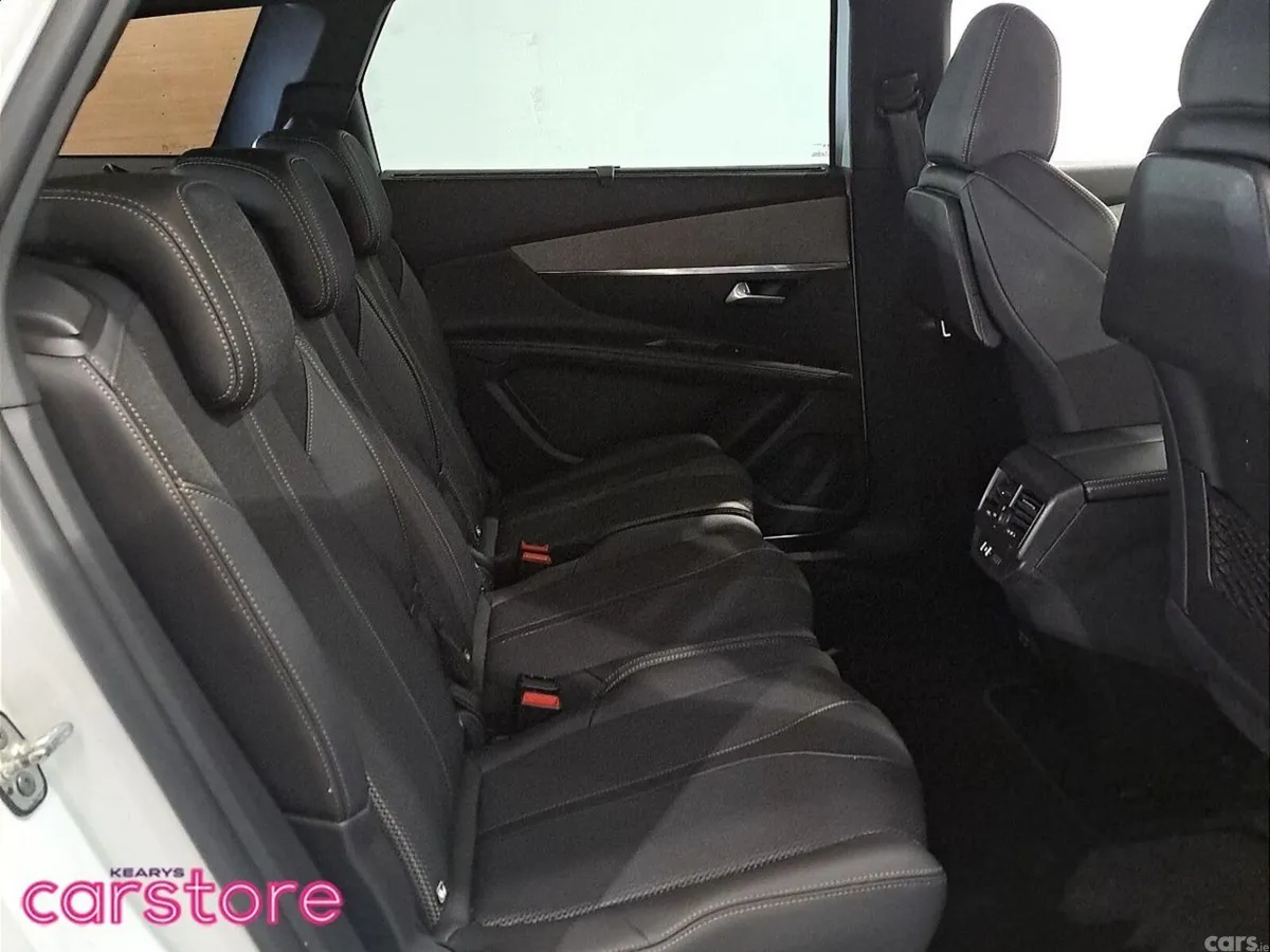 Peugeot 5008 MPV, Petrol Hybrid, 2024, White