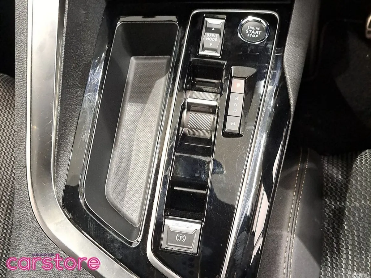 Peugeot 5008 MPV, Petrol Hybrid, 2024, White