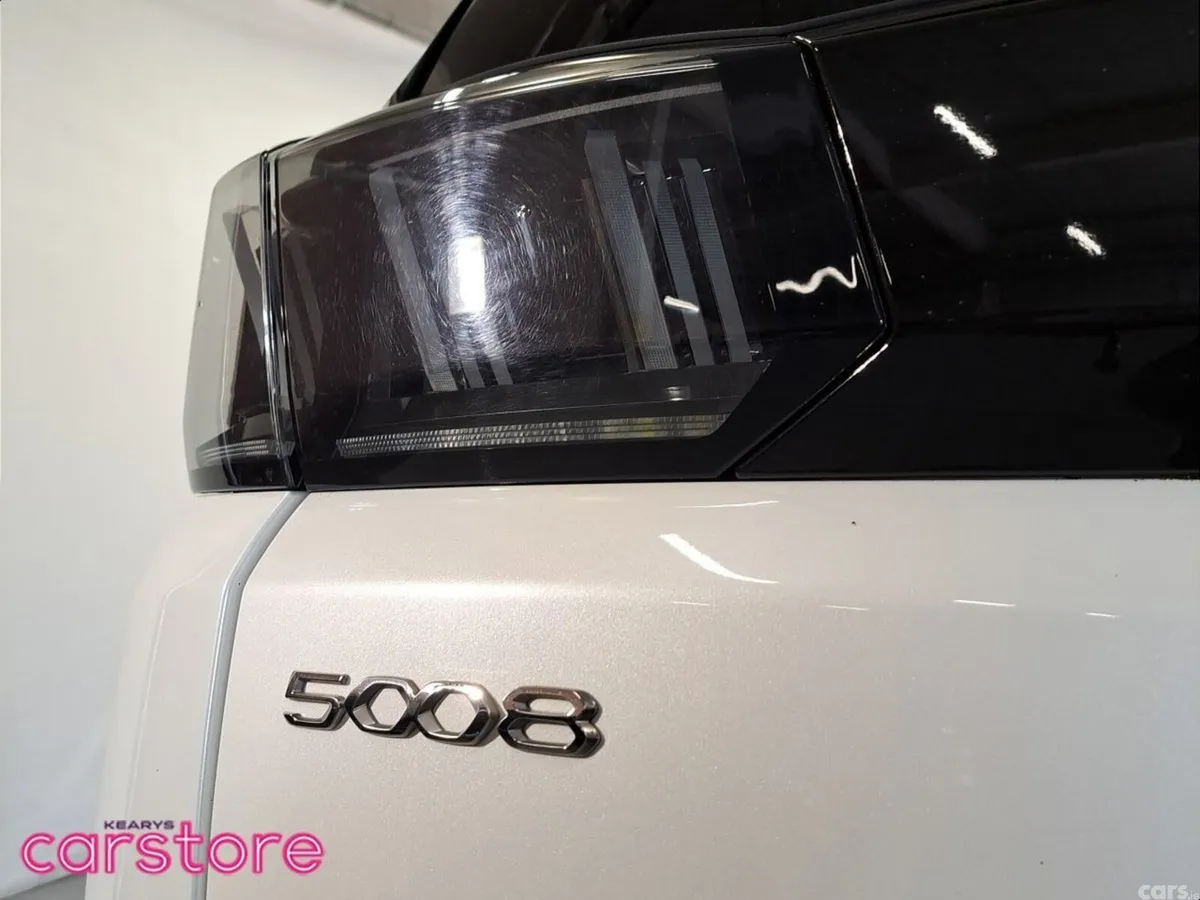 Peugeot 5008 MPV, Petrol Hybrid, 2024, White