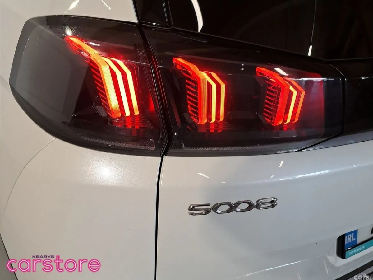 Peugeot 5008 MPV, Petrol Hybrid, 2024, White