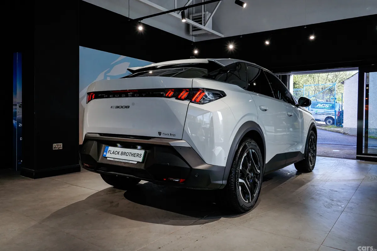 Peugeot 3008 MPV, Electric, 2026, White
