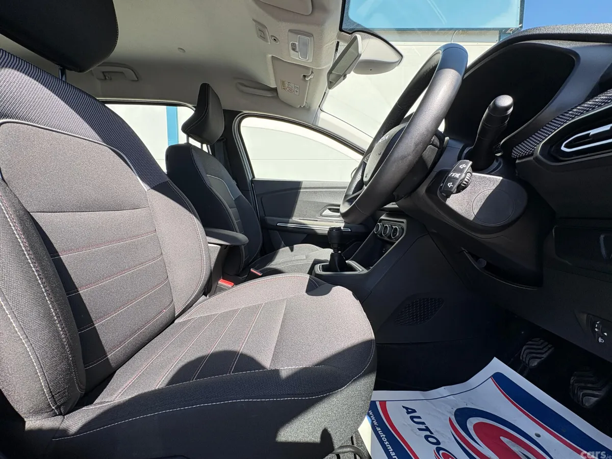 Dacia Jogger MPV, Petrol, 2023, Grey