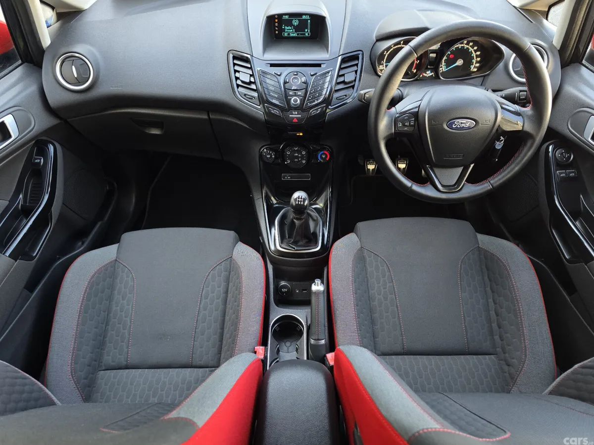 Ford Fiesta Hatchback, Petrol, 2015, Black
