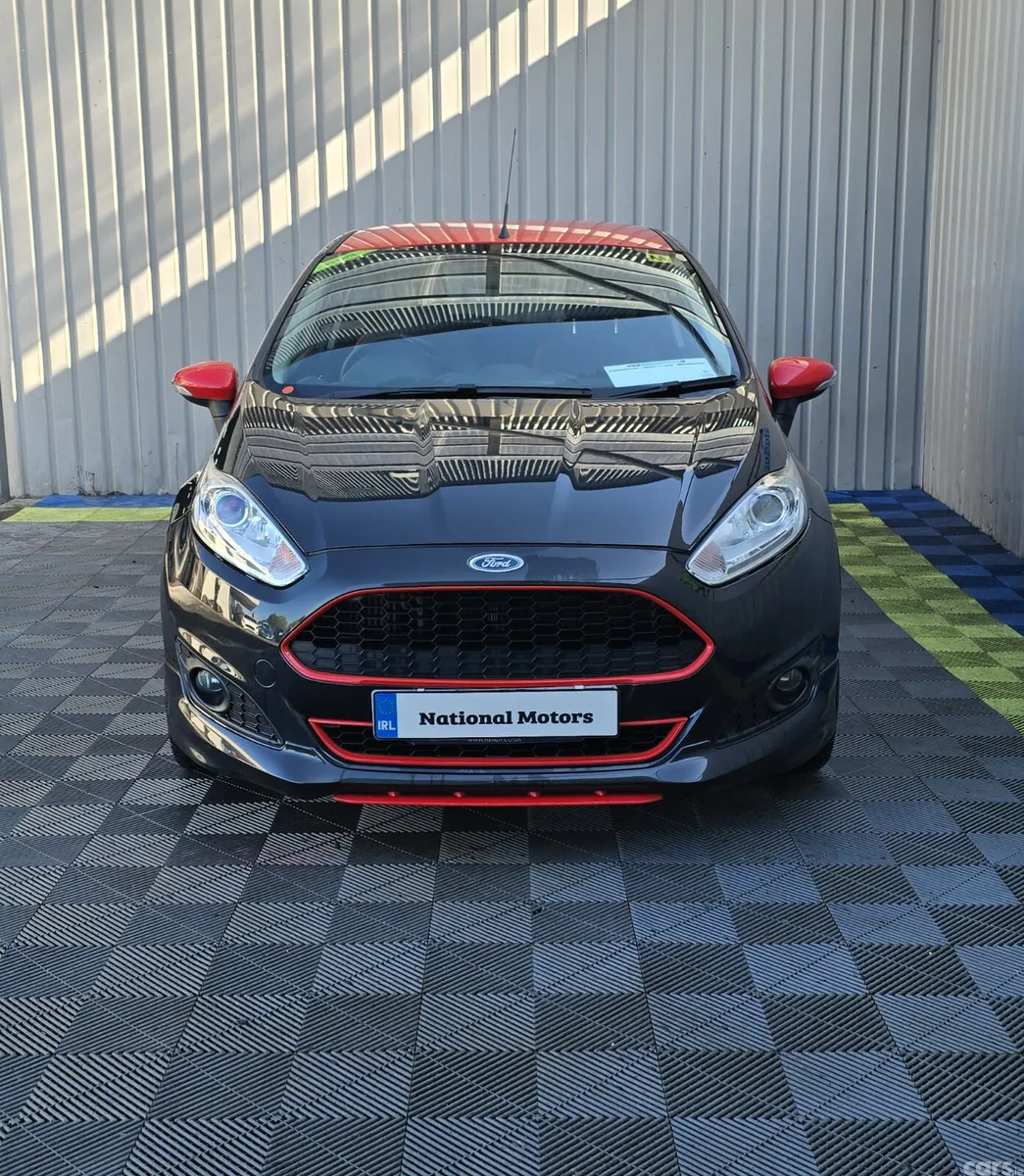 Ford Fiesta Hatchback, Petrol, 2015, Black
