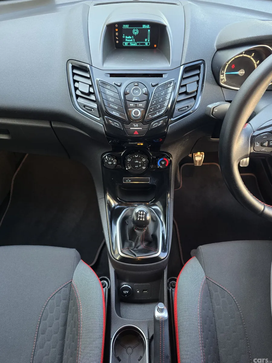 Ford Fiesta Hatchback, Petrol, 2015, Black