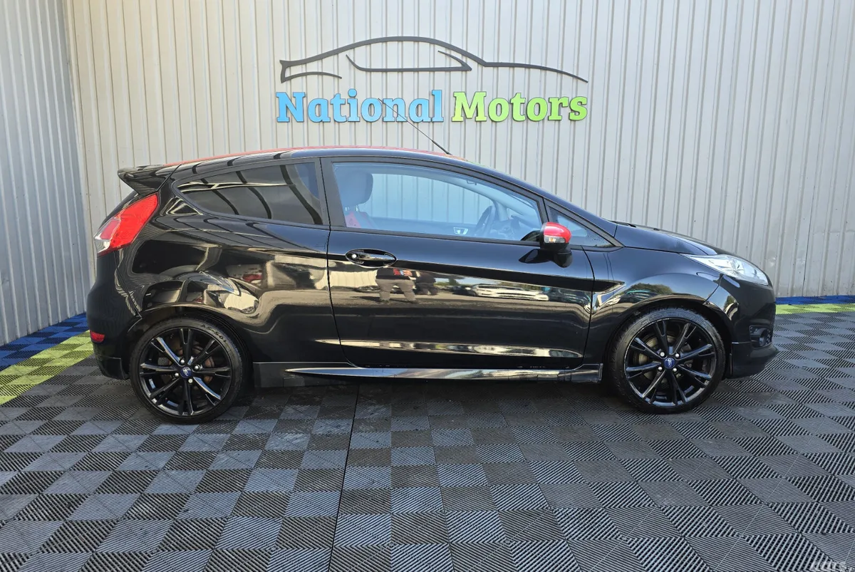 Ford Fiesta Hatchback, Petrol, 2015, Black