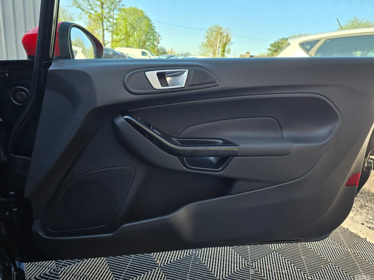 Ford Fiesta Hatchback, Petrol, 2015, Black