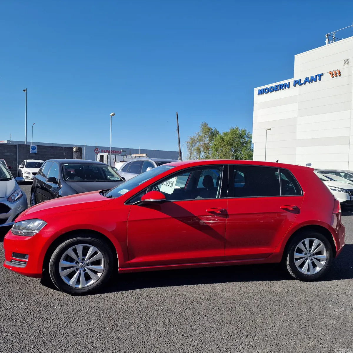 Volkswagen Golf Hatchback, Petrol, 2016, Red